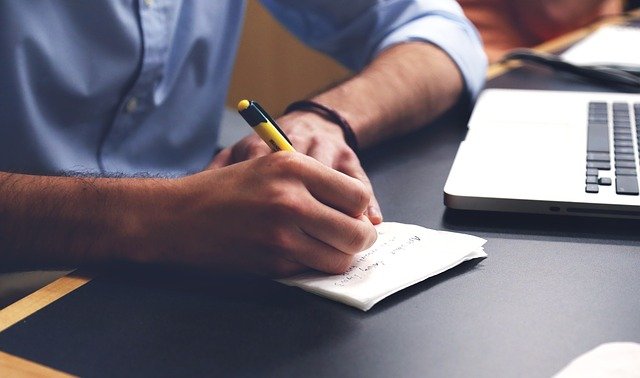 Man Write Plan Desk Notes Pen  - StartupStockPhotos / Pixabay